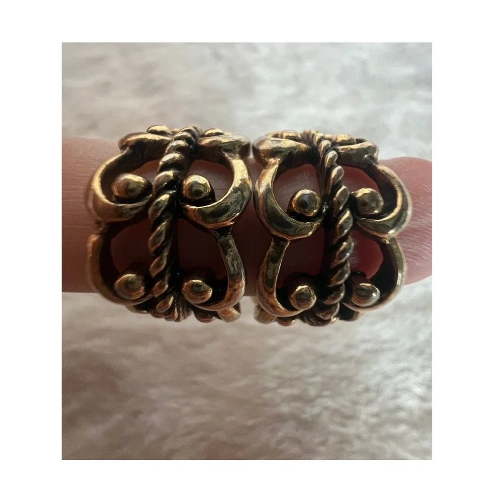 Avon Vintage Clip On J Hoop Earrings‎ Gold Tone Openwork Scroll Rope Baroque 80s
